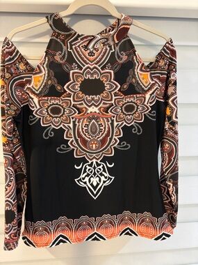 VENUS Black Cold-Shoulder Paisley Medallion Long Sleeve Top